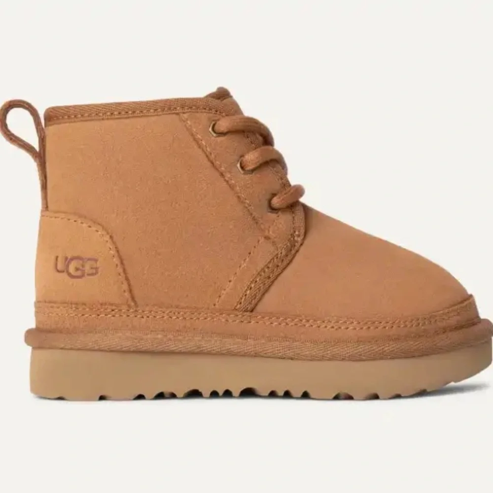 NIB UGG Neumel II Unisex Chukka Suede Wool Lined Boots in Chestnut Tan size 6T
